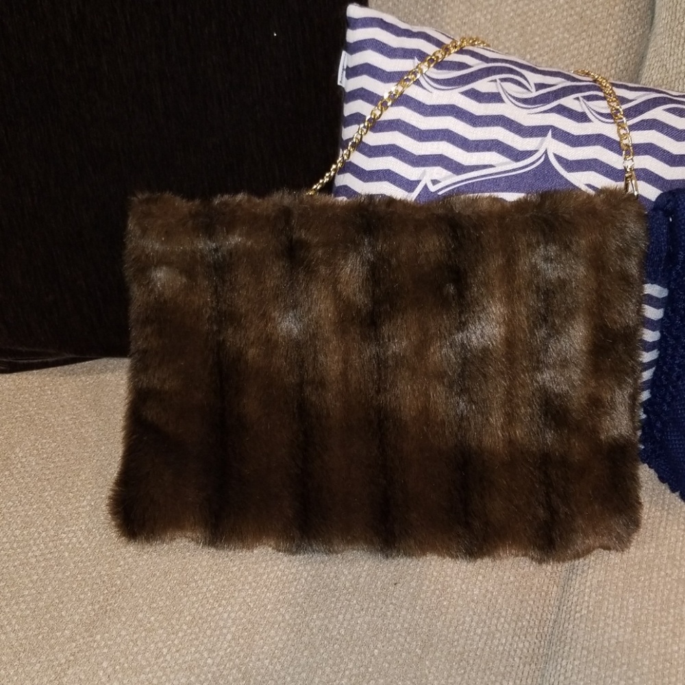 Large Vegan Fur Handbag with Gold Chain